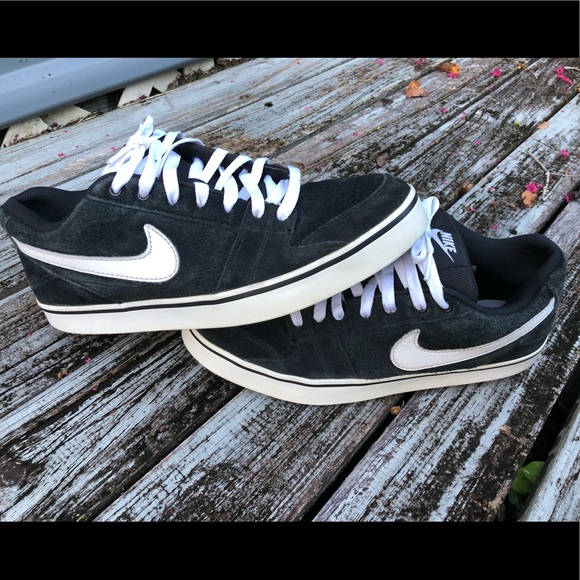 nike ruckus low